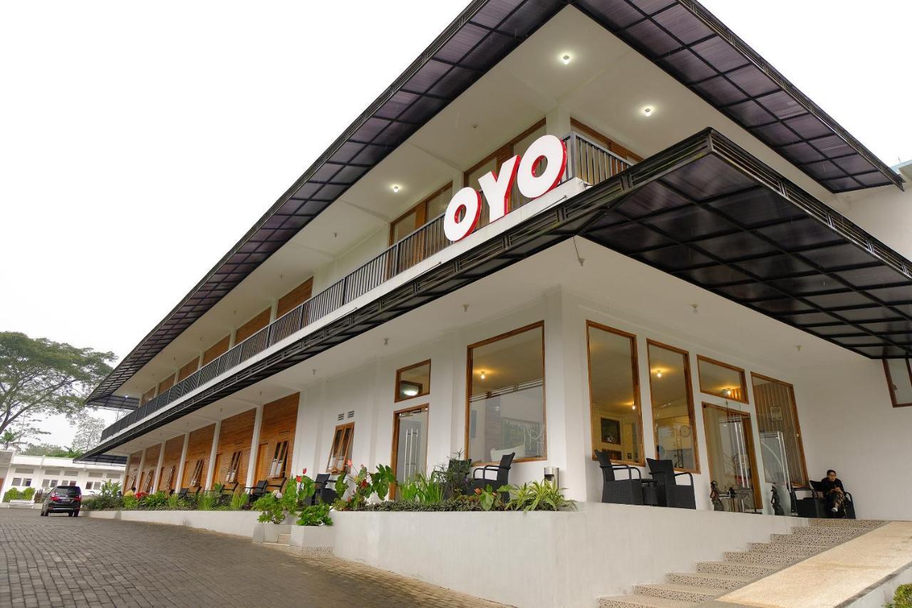Oyo 446 Hotel Kawi Surapatha Malang Exterior foto