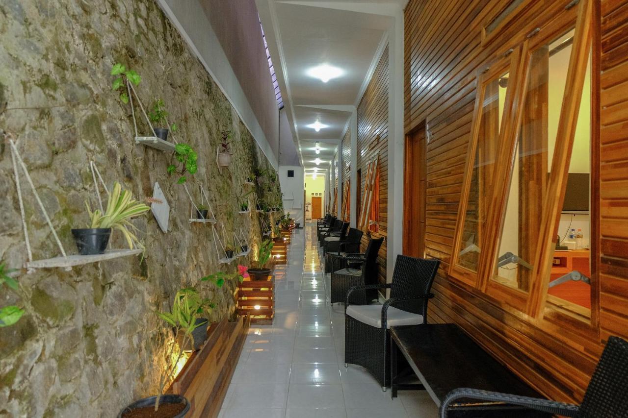 Oyo 446 Hotel Kawi Surapatha Malang Exterior foto