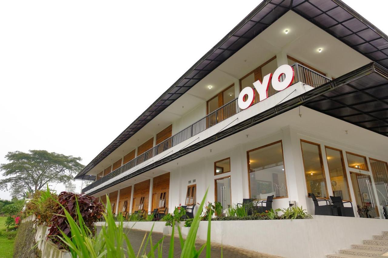Oyo 446 Hotel Kawi Surapatha Malang Exterior foto