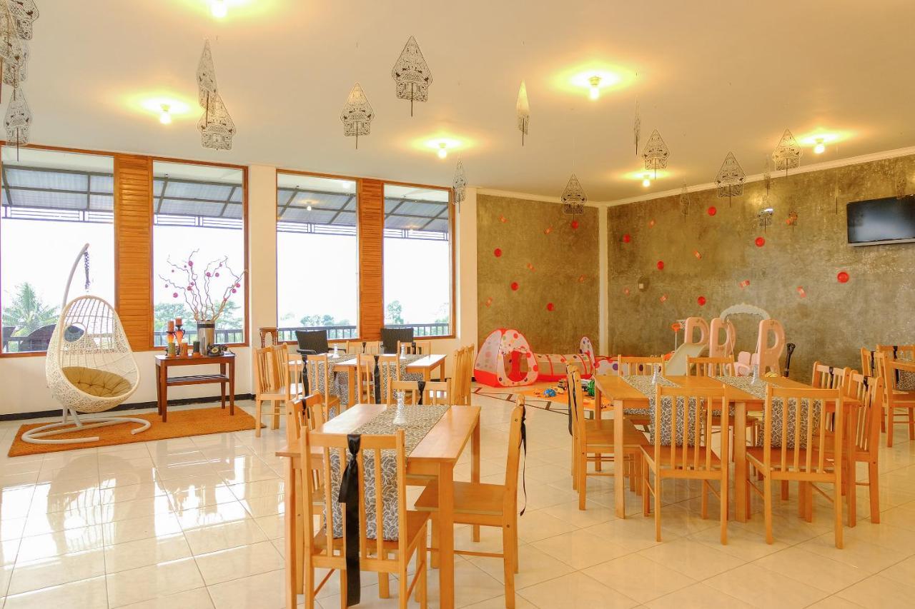 Oyo 446 Hotel Kawi Surapatha Malang Exterior foto