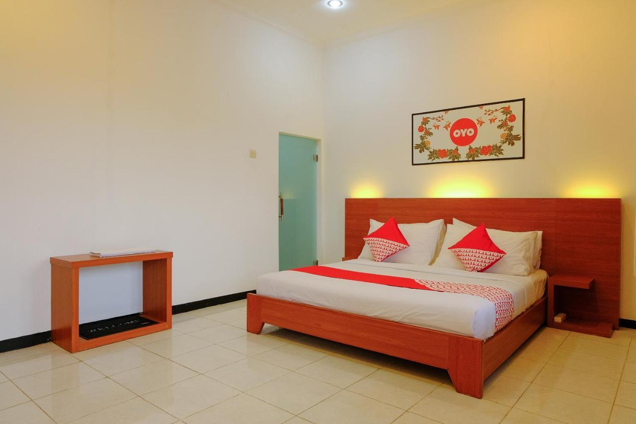 Oyo 446 Hotel Kawi Surapatha Malang Exterior foto