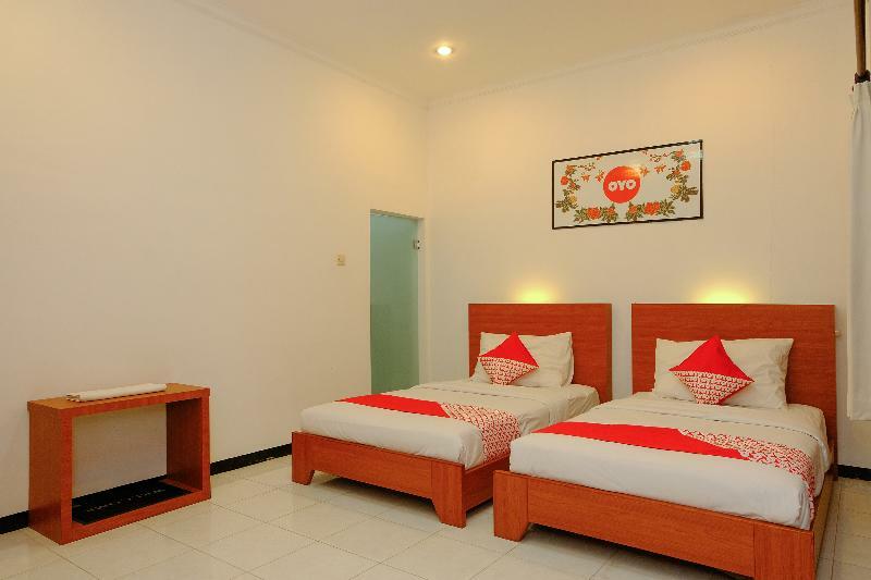 Oyo 446 Hotel Kawi Surapatha Malang Exterior foto